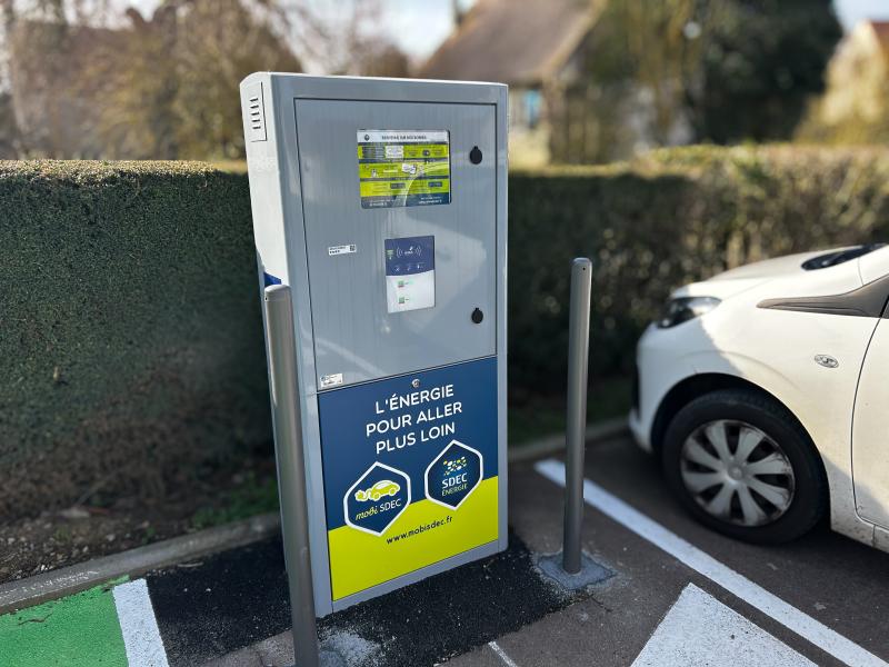 [MOBILITÉ] PLUMETOT : inauguration de la borne de recharge pour véhicules électriques