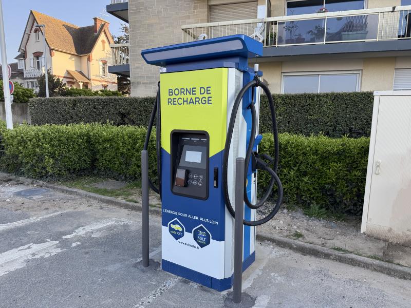 [MOBILITÉ] OUISTREHAM : inauguration de la borne de recharge rapide pour véhicules électriques