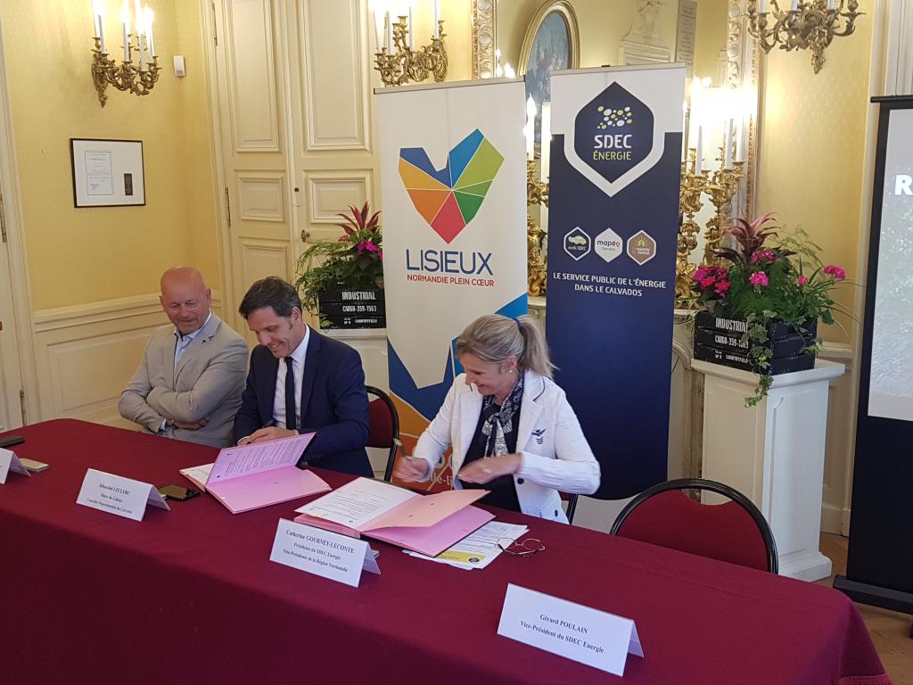 [TRAVAUX] 05/07 - La ville de LISIEUX et le SDEC ÉNERGIE signent une convention pour la mise en souterrain des réseaux aériens le mardi 5 juillet 2022
