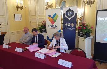 [TRAVAUX] 05/07 - La ville de LISIEUX et le SDEC ÉNERGIE signent une convention pour la mise en souterrain des réseaux aériens le mardi 5 juillet 2022