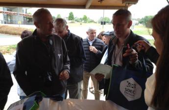 Veille du rallye, accueil des équipages Veille du rallye, accueil des équipages