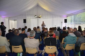 Veille du rallye, briefing des équipages