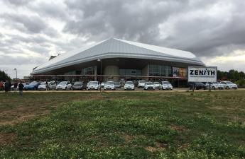 Arrivée des équipages du rallye au Zénith de Caen Arrivée des équipages du rallye au Zénith de Caen