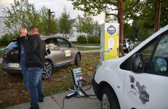 Veille du rallye, recharge des équipages