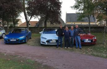 Les Tesla voient la vie en bleu-blanc-rouge Les Tesla voient la vie en bleu-blanc-rouge